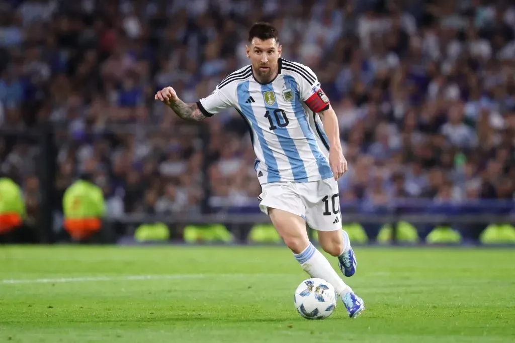 Lionel Messi em ação pela Argentina nas Eliminatórias da Copa do Mundo