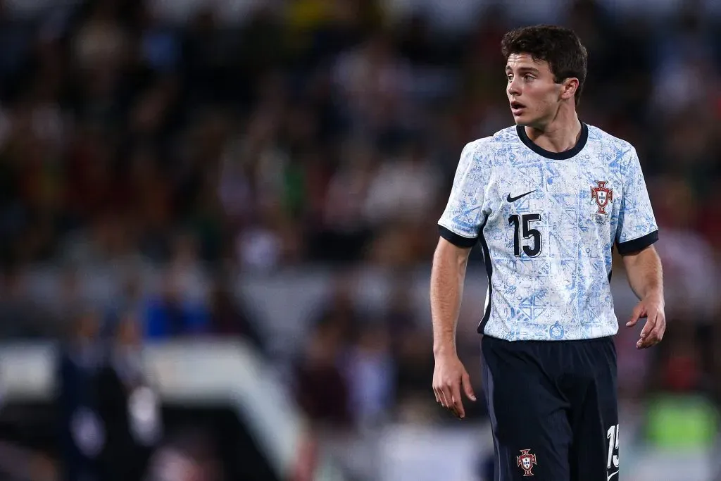 João Neves em ação por Portugal. (Photo by Diogo Cardoso/Getty Images)
