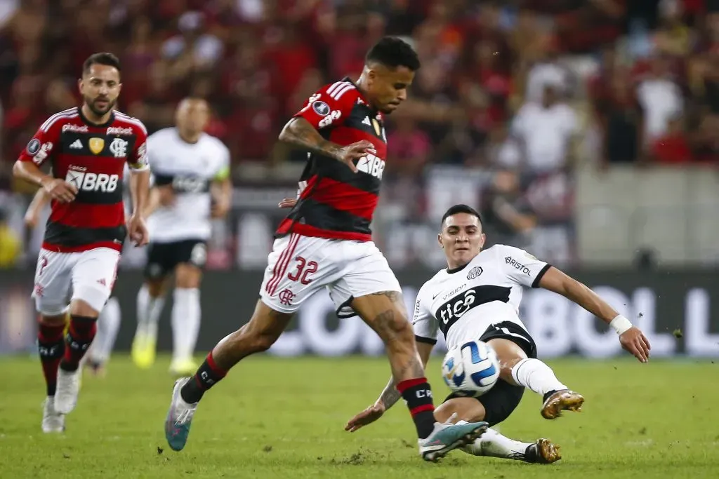 Allan em ação pelo Flamengo (Photo by Wagner Meier/Getty Images)