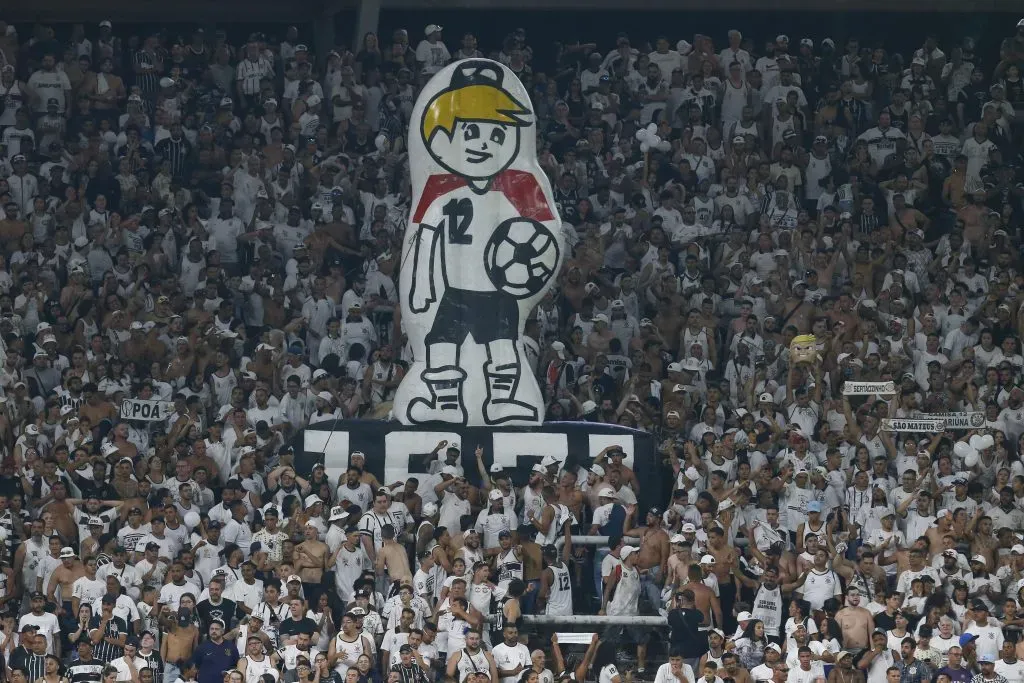 Fans of Corinthians. (Photo by Ricardo Moreira/Getty Images)