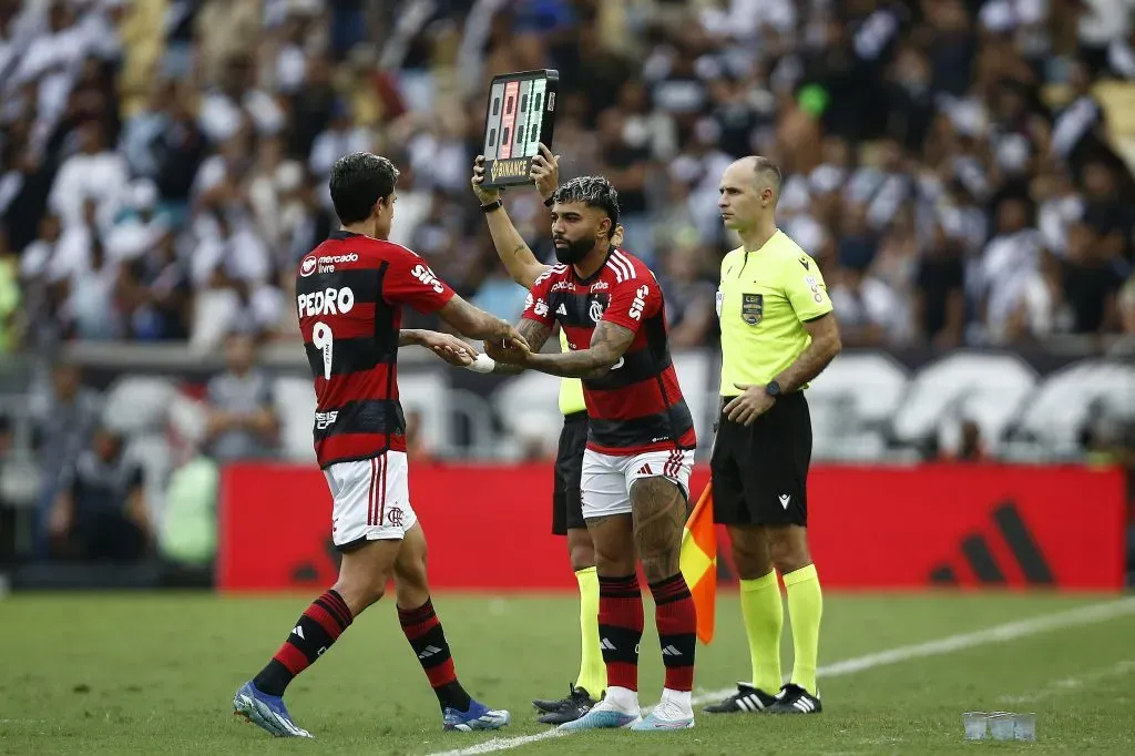 Pedro e Gabigol pelo Flamengo. Clube observa as opções no elenco para a posição (Photo by Wagner Meier/Getty Images)