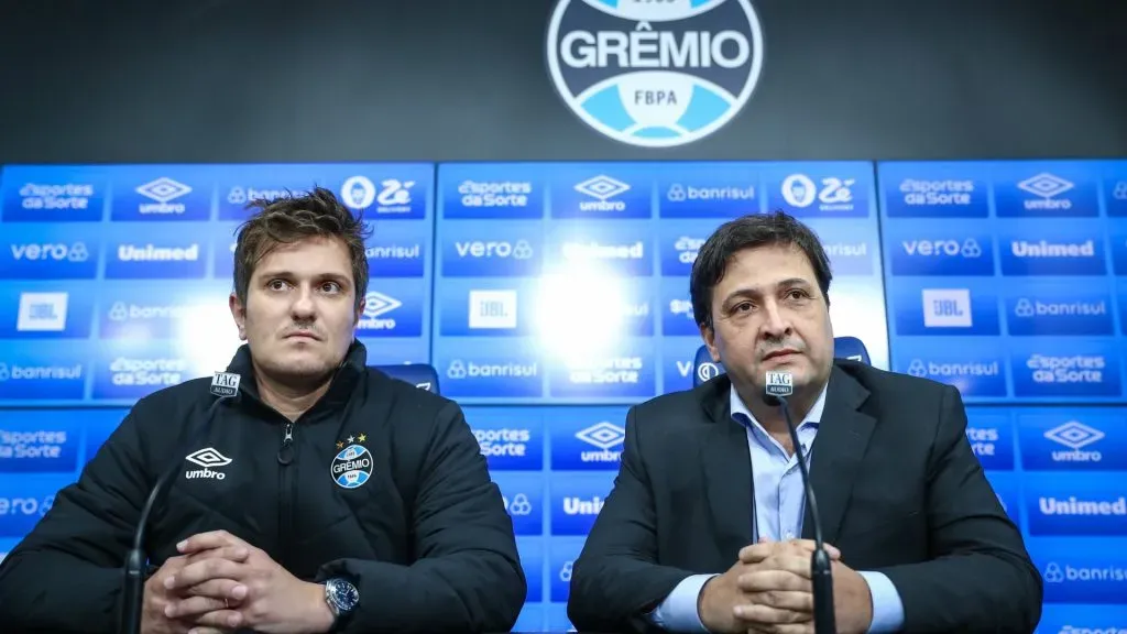 Brum e Guerra: direção do Grêmio recebeu bolada financeira nos últimos dias (Foto: Lucas Uebel/Grêmio/Divulgação)