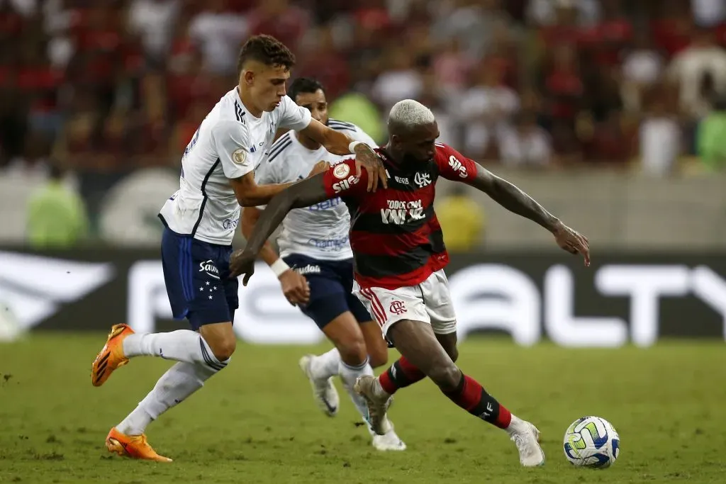 Gerson em ação contra o Cruzeiro. (Photo by Wagner Meier/Getty Images)