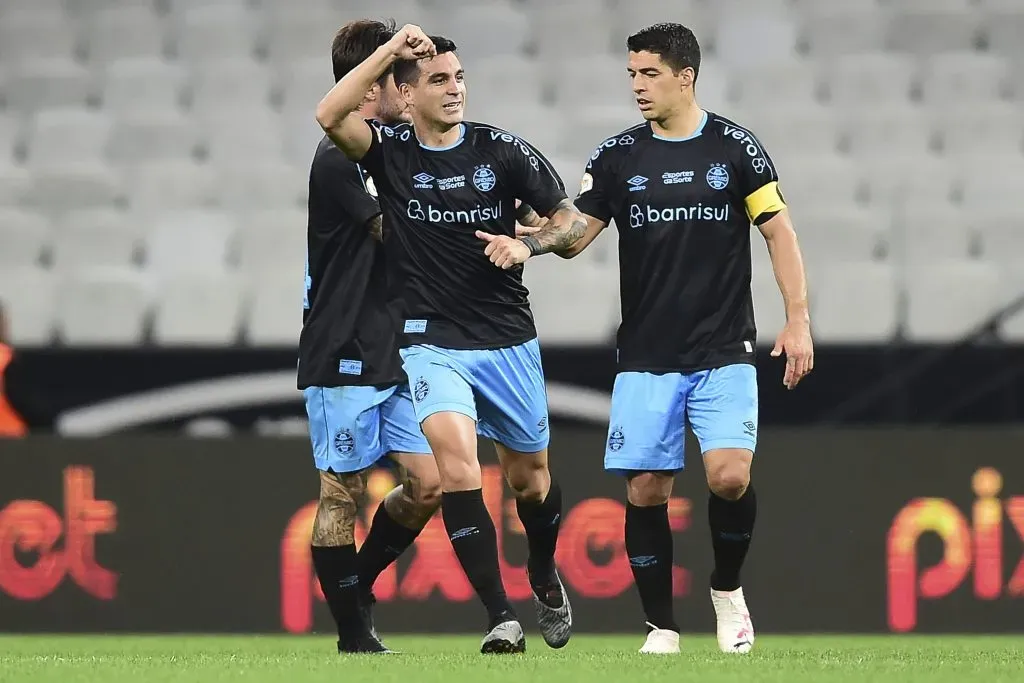 Franco Cristaldo celebrando gol pelo Grêmio. (Photo by Mauro Horita/Getty Images)