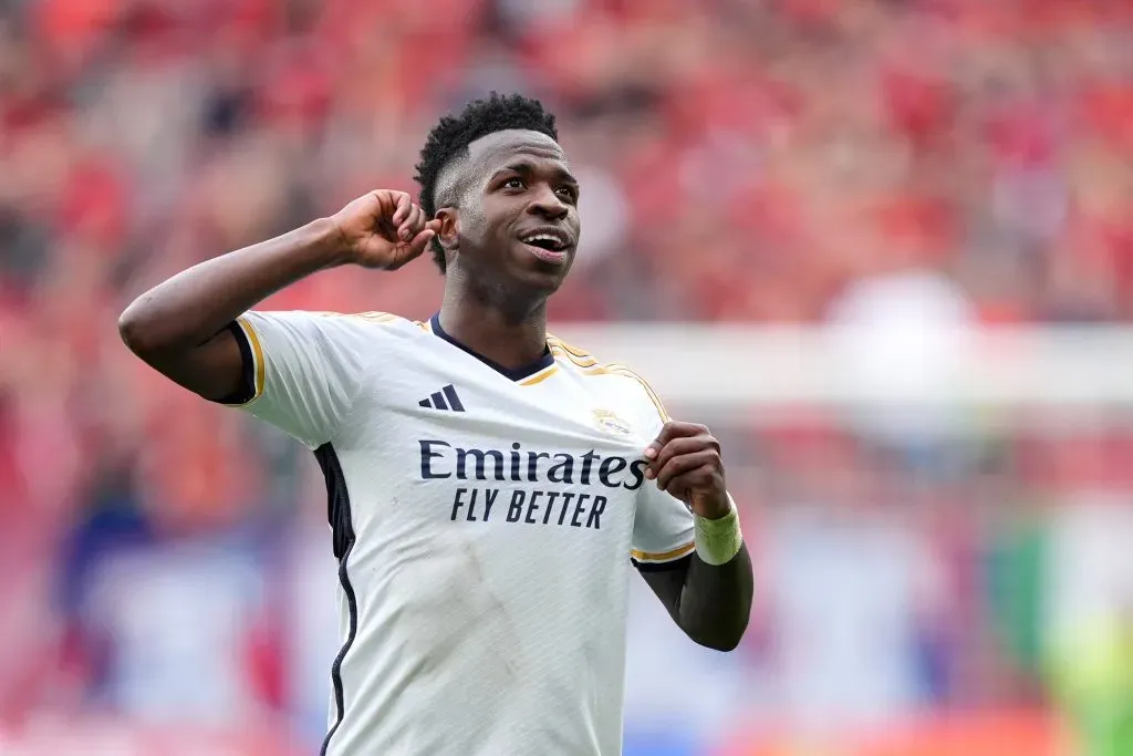 Vini no jogo diante do Osasuna (Photo by Juan Manuel Serrano Arce/Getty Images)