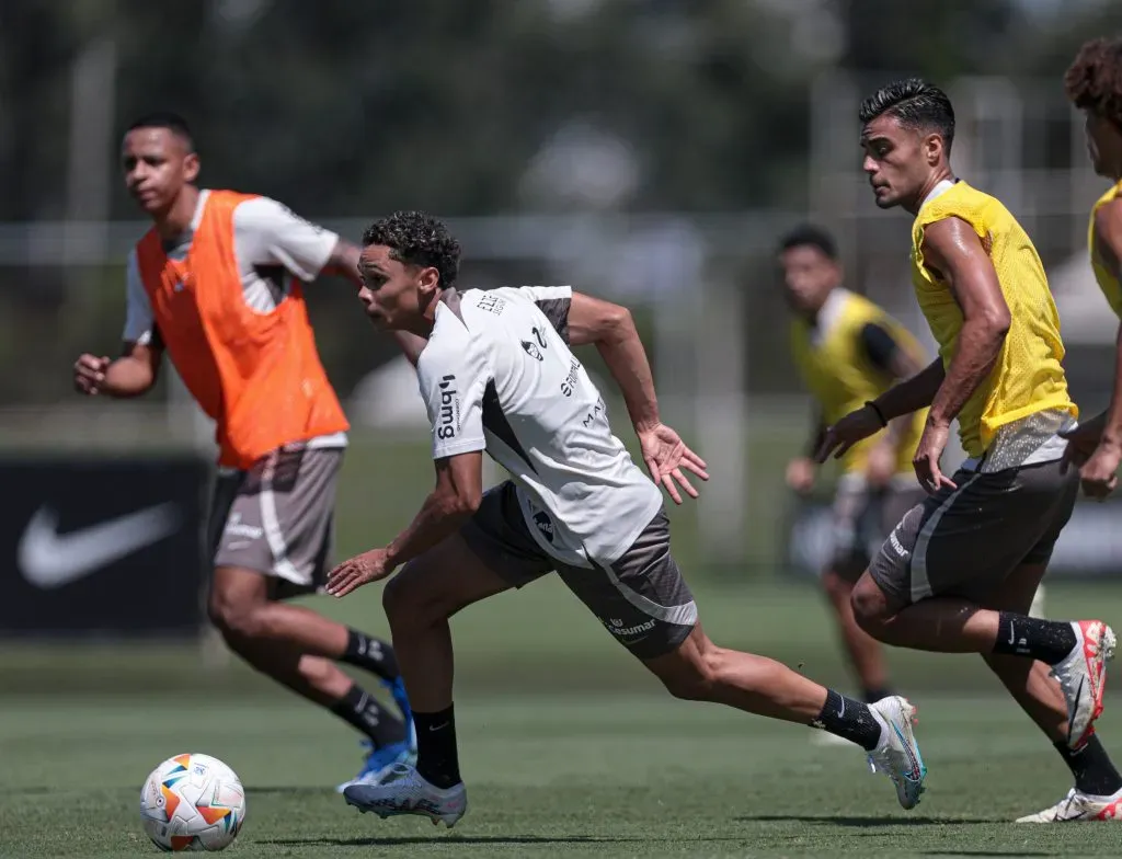 Dieguinho no treino pelo profissional do Corinthians | Foto: Rodrigo Coca/Ag. Corinthians