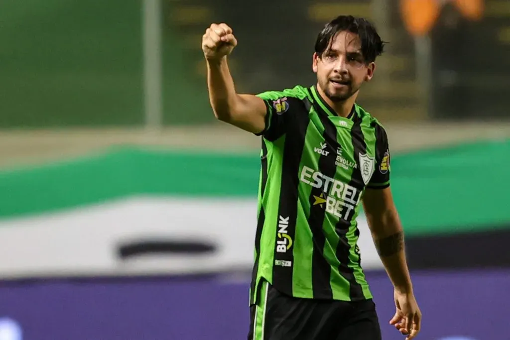 Martín Benítez celebrando gol pelo América. Foto: Gilson Junio/AGIF