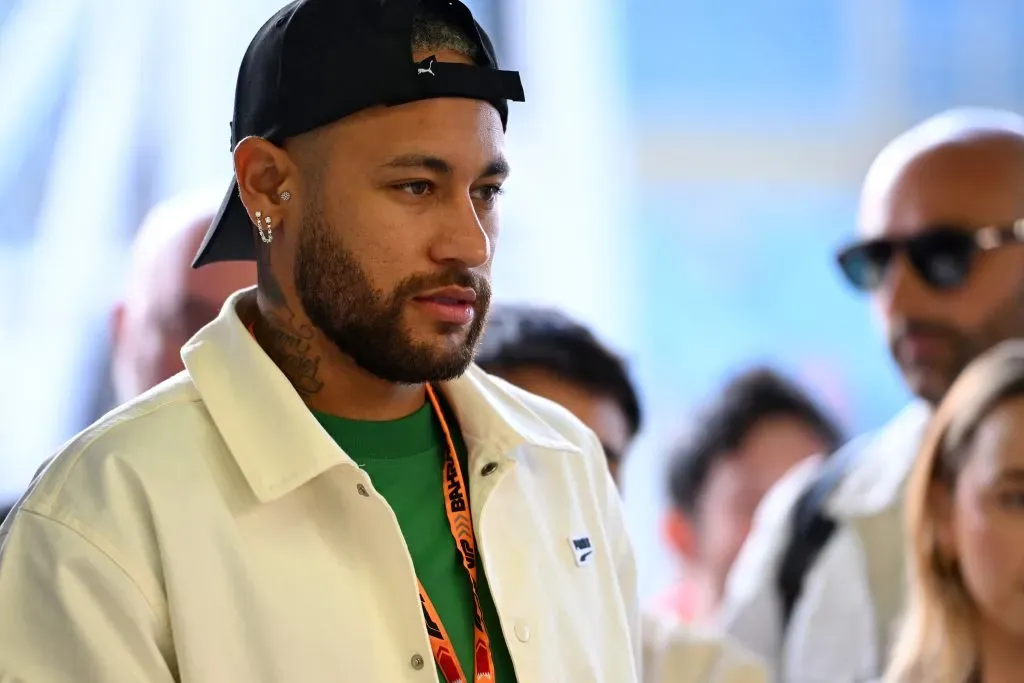 Neymar teria o desejo de voltar ao Barcelona. (Photo by Rudy Carezzevoli/Getty Images)