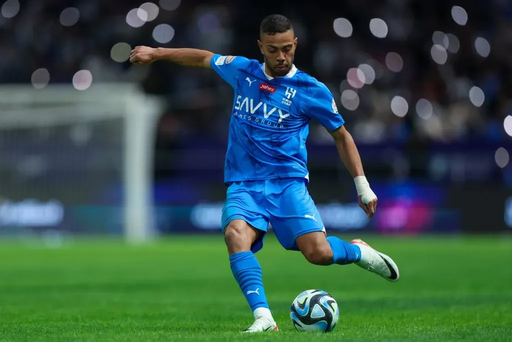 Renan Lodi em ação pelo Al-Hilal. (Photo by Yasser Bakhsh/Getty Images)