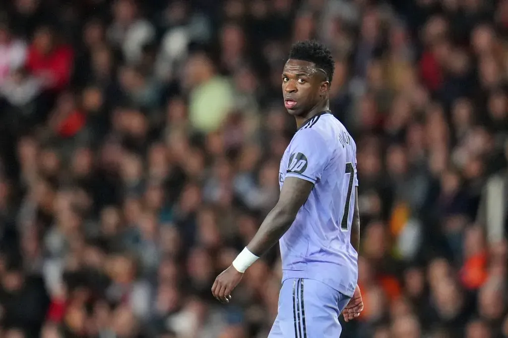 Vini em ação pelo Real Madrid (Photo by Aitor Alcalde/Getty Images)