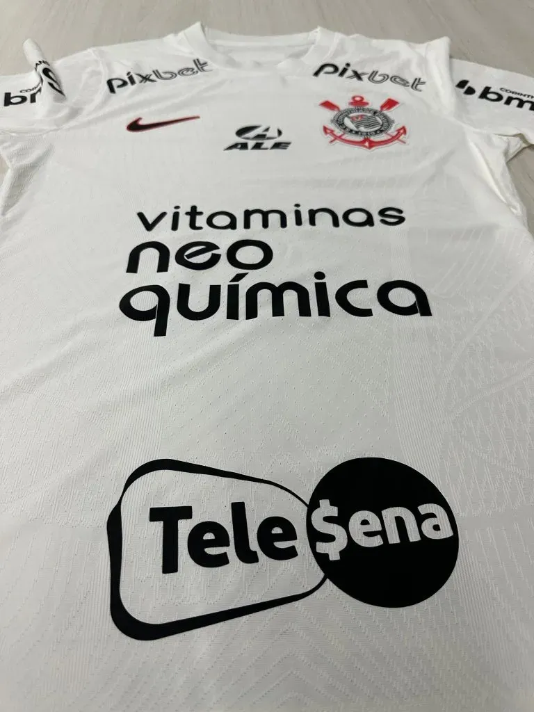 Corinthians fica com espaço livre na camisa. Foto: Divulgação