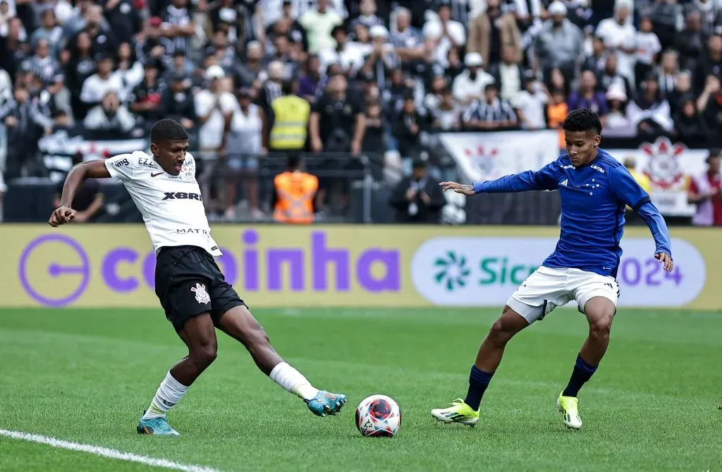 Vitor Meer contra o Cruzeiro na final da Copinha. Foto: Fabio Giannelli/AGIF