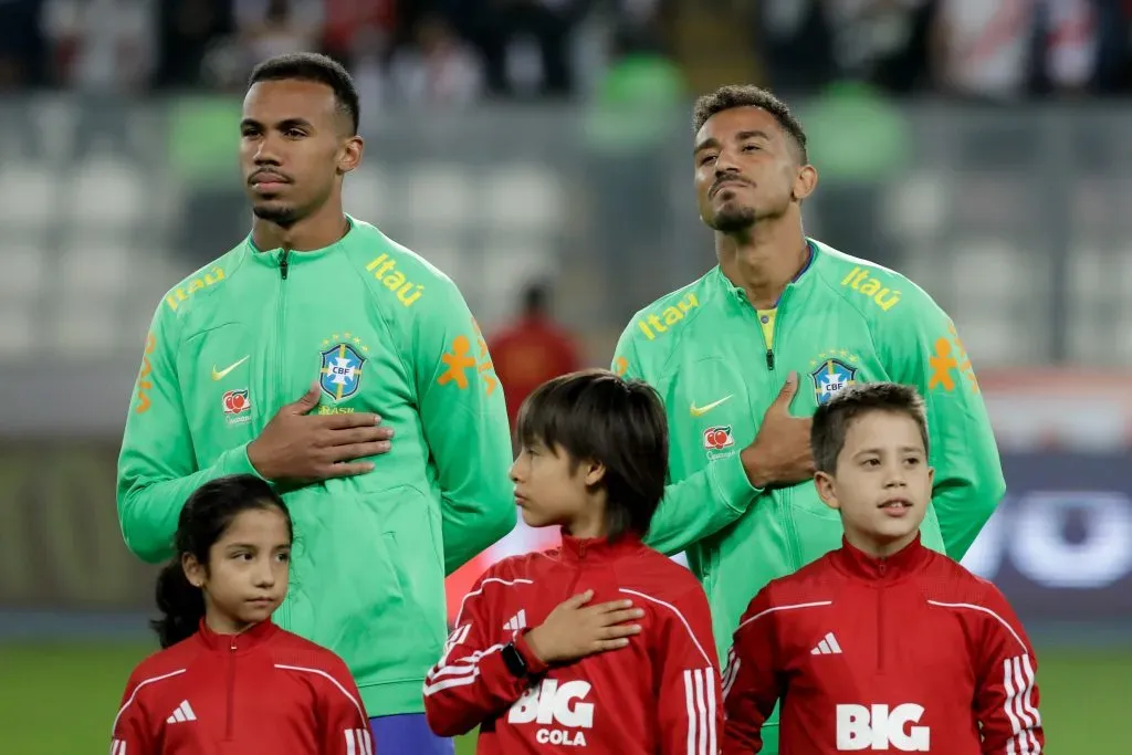 Danilo em ação pelo Brasil. (Photo by Mariana Bazo/Getty Images)