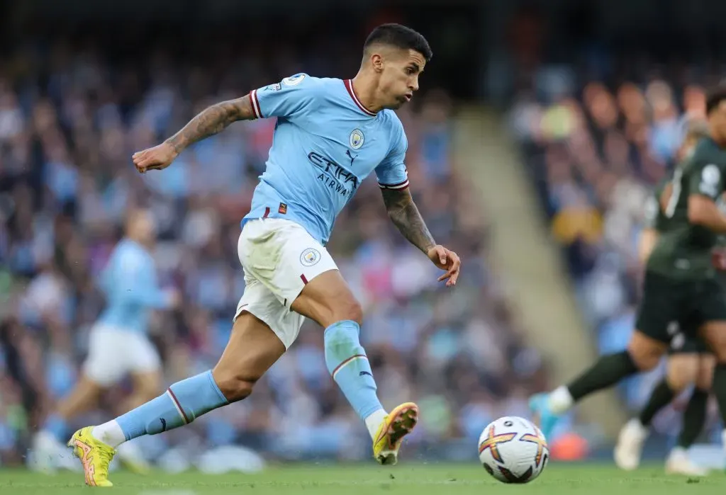 Cancelo em ação pelo City. (Photo by Clive Brunskill/Getty Images)