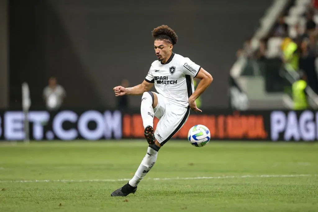 Adryelson pelo Botafogo. Foto: Gilson Lobo/AGIF