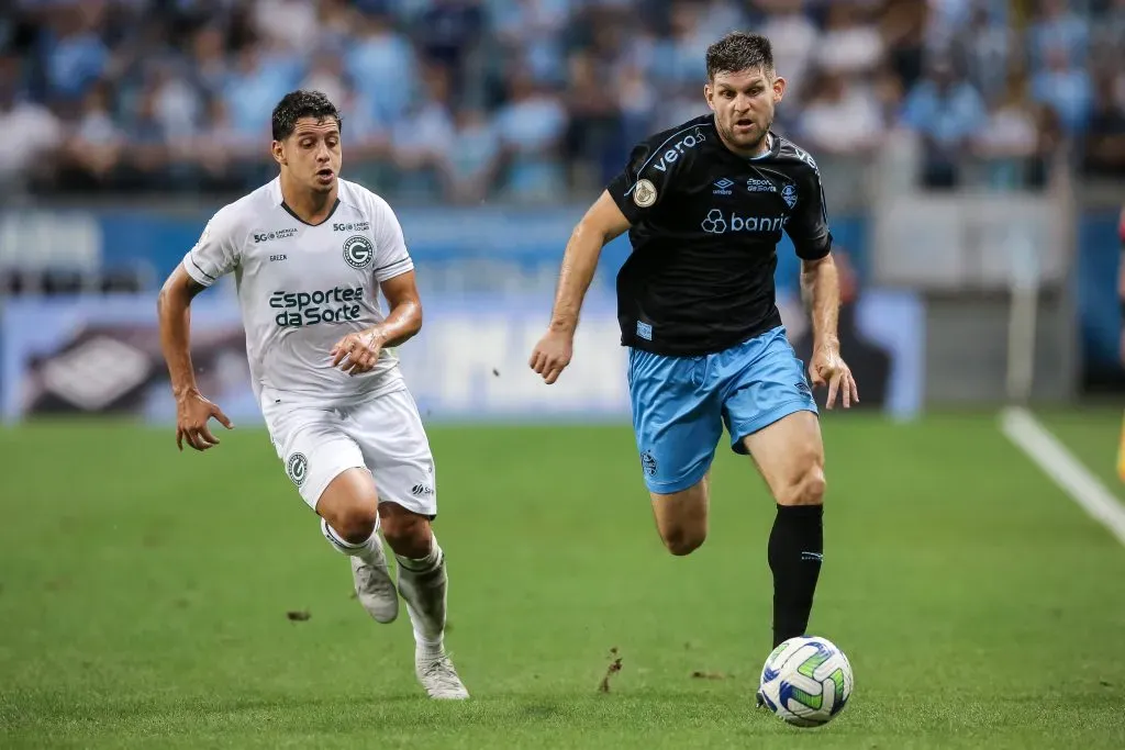 Walter Kannemann em partida contra o Goiás. (Photo by Pedro H. Tesch/Getty Images)