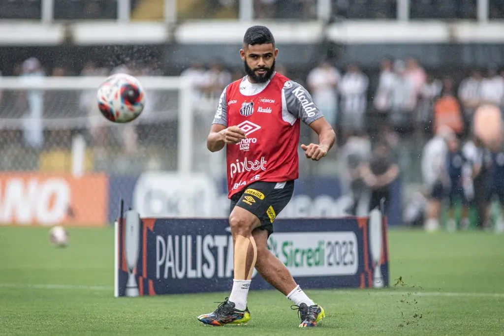 Jogador tem contrato até 2025 com o Peixe. Foto: Abner Dourado/AGIF