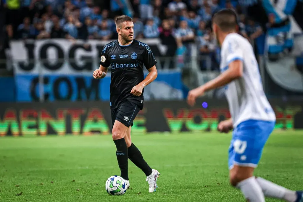 Zagueiro vai atuar no Vitória (Foto: Maxi Franzoi/AGIF)