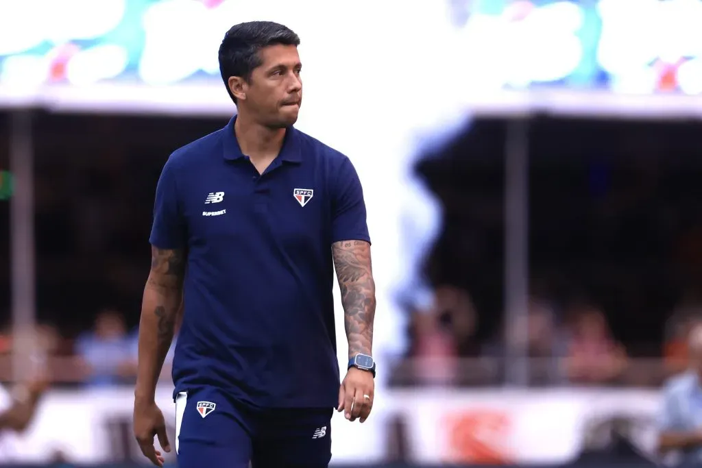 Técnico Thiago Carpini está pressionado no comando do São Paulo | Foto: Marcello Zambrana/AGIF