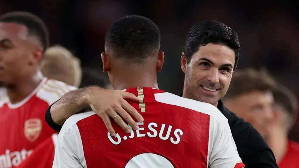 Arteta e Gabriel Jesus juntos no Arsenal. Foto: Ryan Pierse/Getty Images