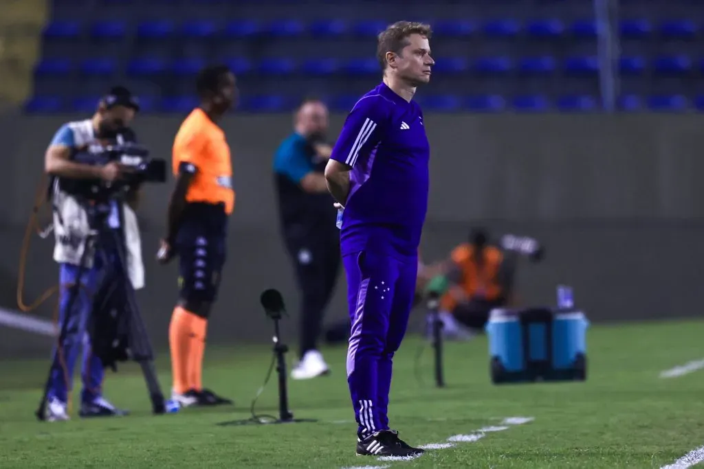 Técnico durante a Copinha de 2024. Foto: Marcello Zambrana/AGIF