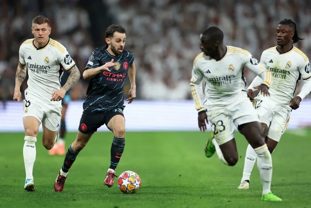 Bernado em ação pelo City. (Photo by Clive Brunskill/Getty Images)