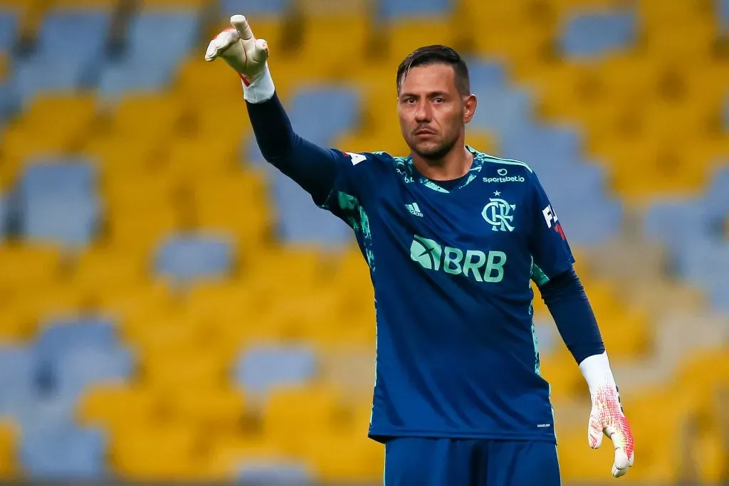 Diego Alves pelo Flamengo no Maracanã. (Photo by Buda Mendes/Getty Images)