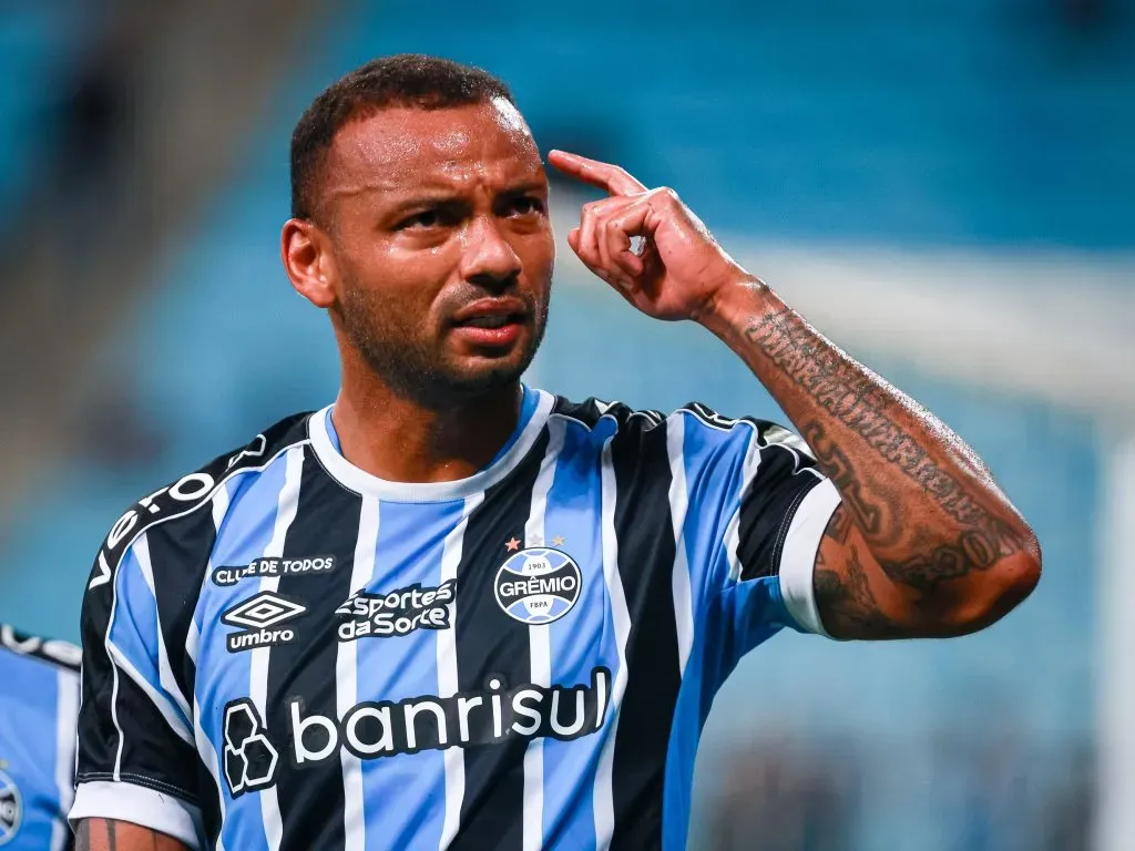 JP Galvão quer ficar no Clube (Foto: Maxi Franzoi/AGIF)