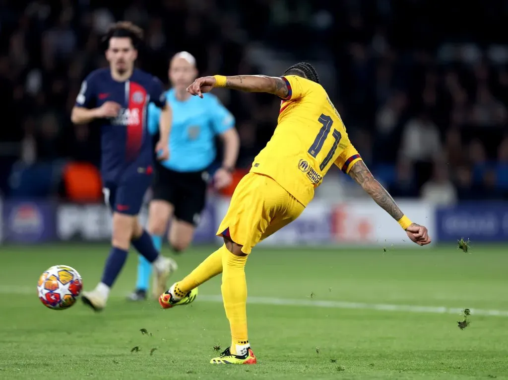 Raphinha vs PSG. (Photo by Alex Pantling/Getty Images)