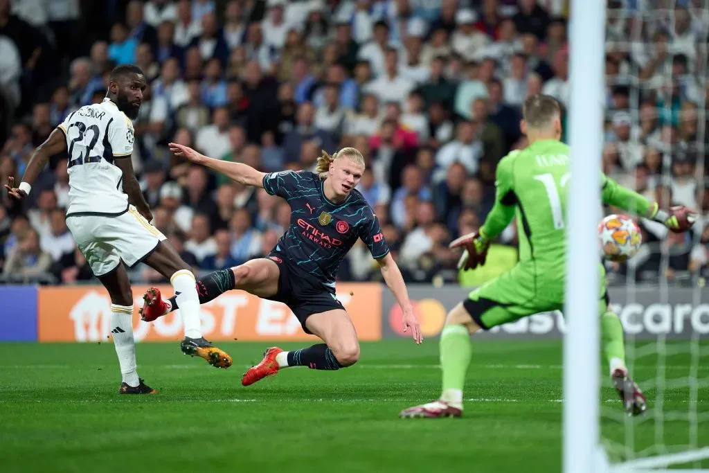 Lunin vs Man City. (Photo by Angel Martinez/Getty Images)