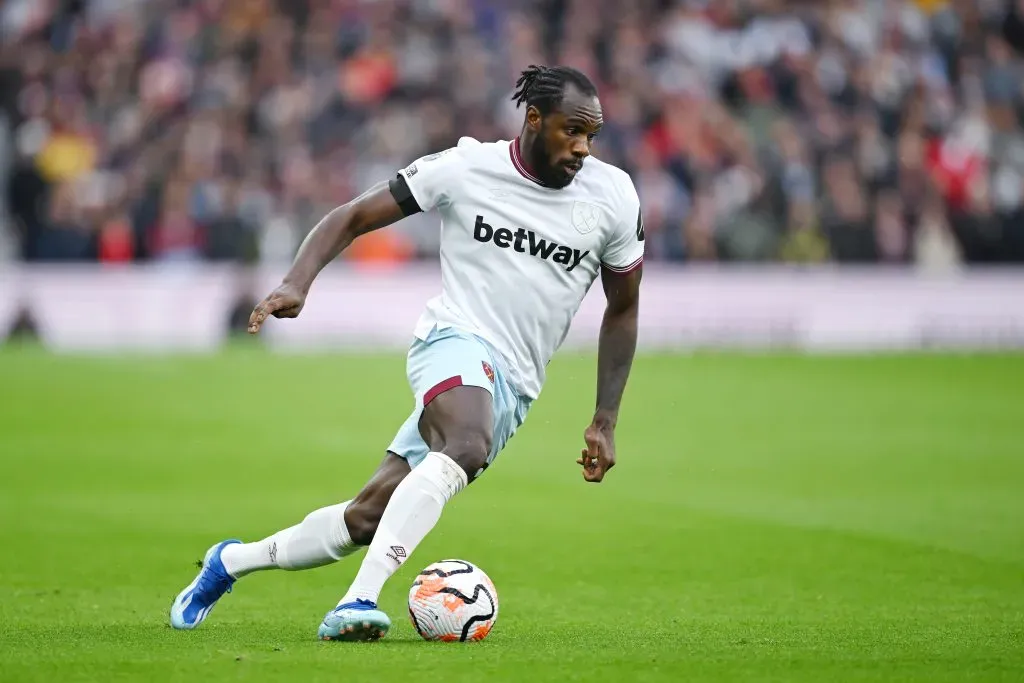 Michail Antonio em ação pelo West Ham. (Photo by Michael Regan/Getty Images)