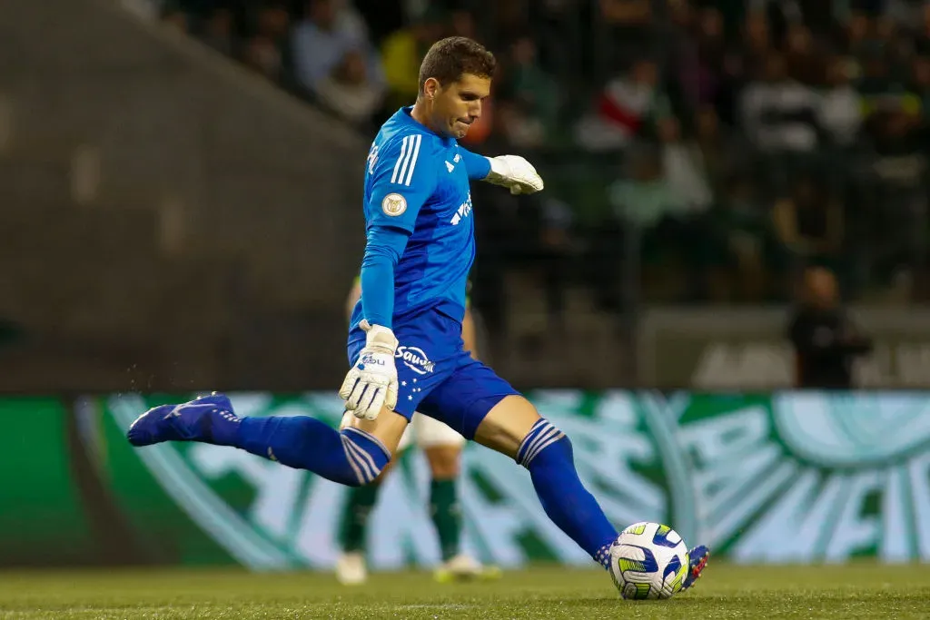 Rafael Cabral em partida contra o Palmeiras. (Photo by Miguel Schincariol/Getty Images)