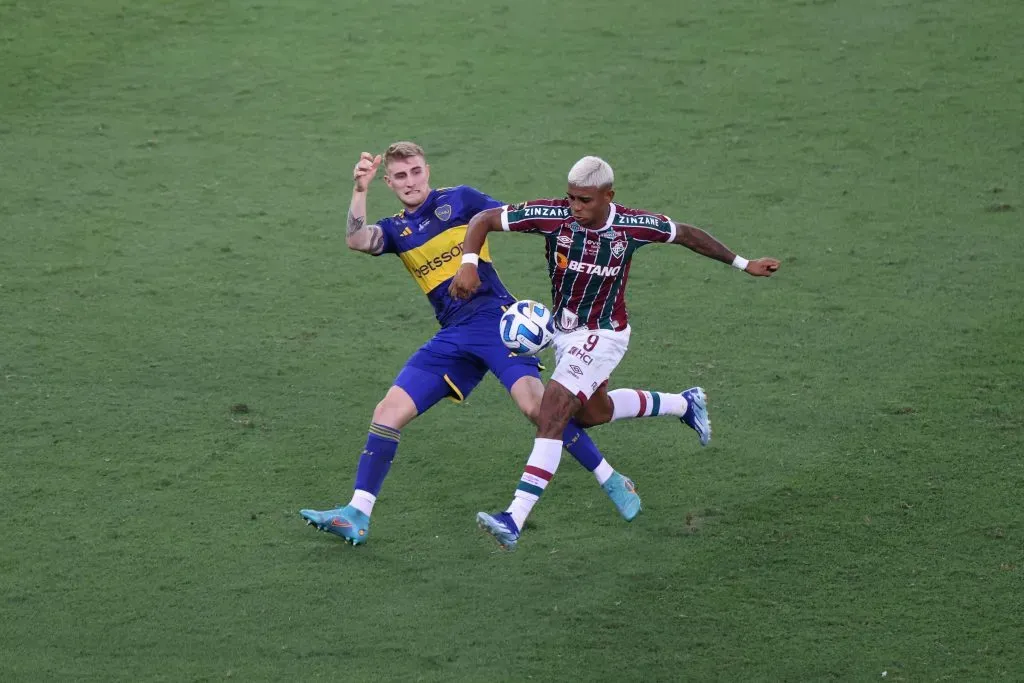 Nicolás Valentini contra o Fluminense. (Photo by Lucas Figueiredo/Getty Images)