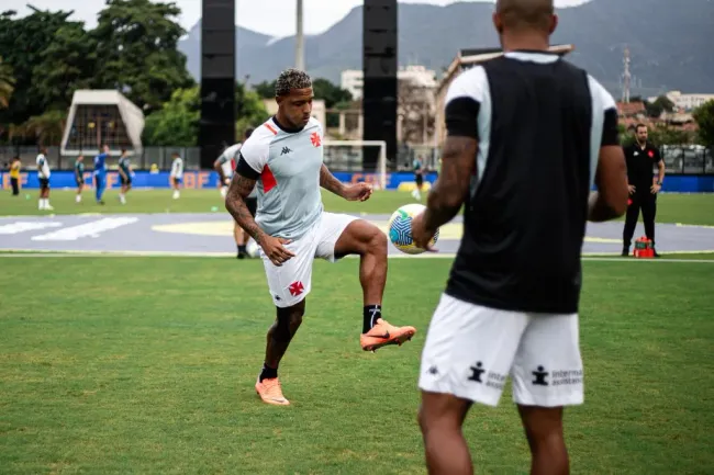 David durante o aquecimento em São Januário | Foto: LEANDRO AMORIM