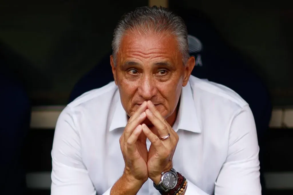 Tite também reclama de decisão do árbitro, no Serra Dourada. Foto: Buda Mendes/Getty Images