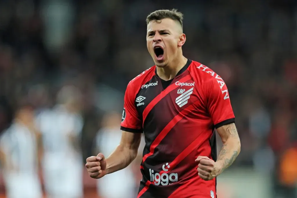 Hugo Moura tem características que podem ajudar ao Vasco (Photo by Heuler Andrey/Getty Images)