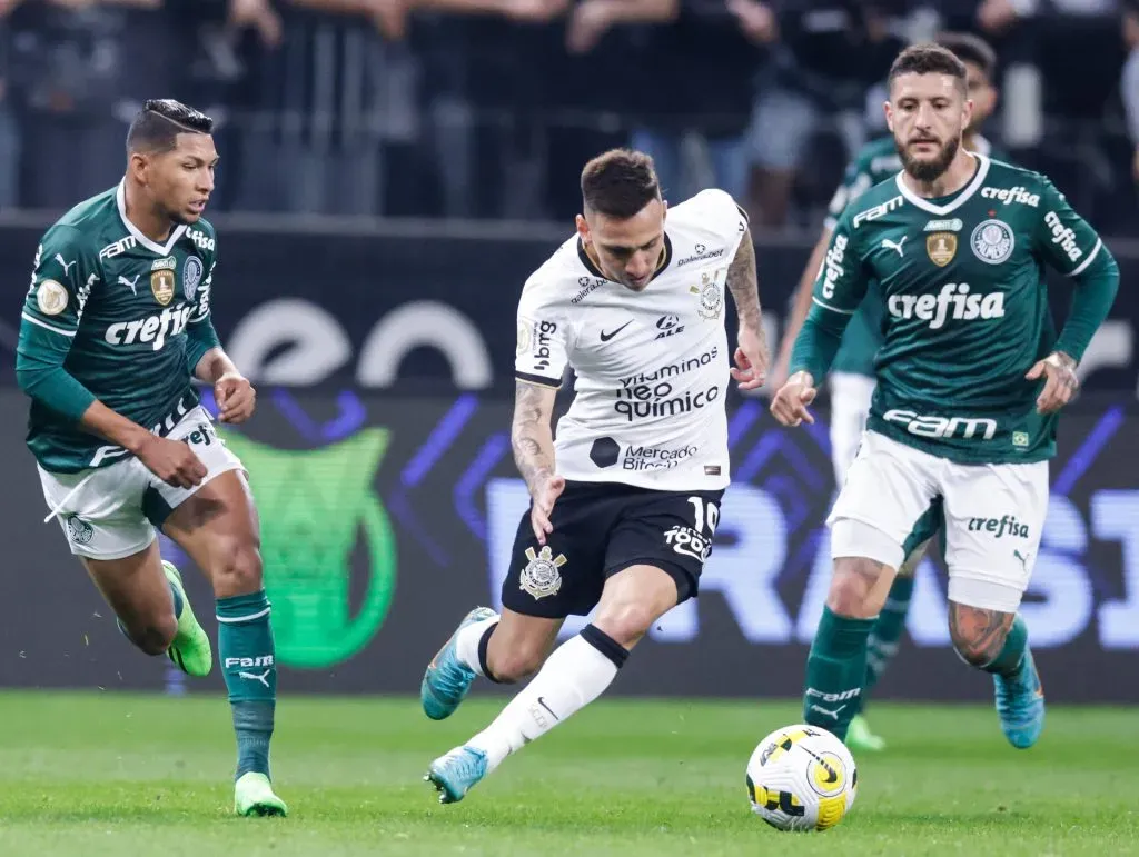 Gustavo Mosquito em partida contra o Palmeiras pelo Corinthians no ano de 2022. (Photo by Alexandre Schneider/Getty Images)