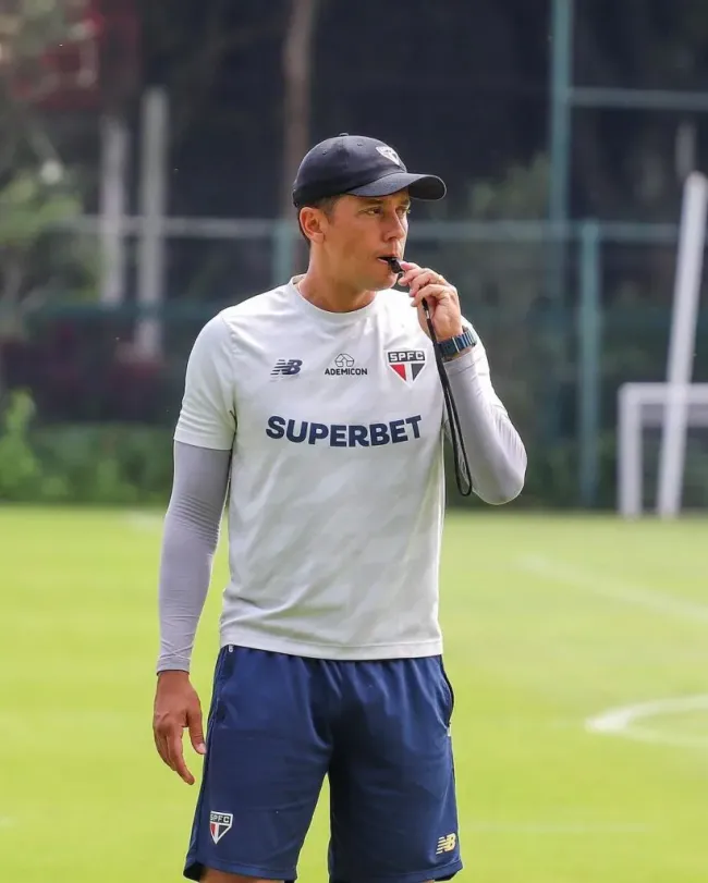 Thiago Carpini vive momento de pressão no São Paulo. Foto: divulgação/saopaulofc