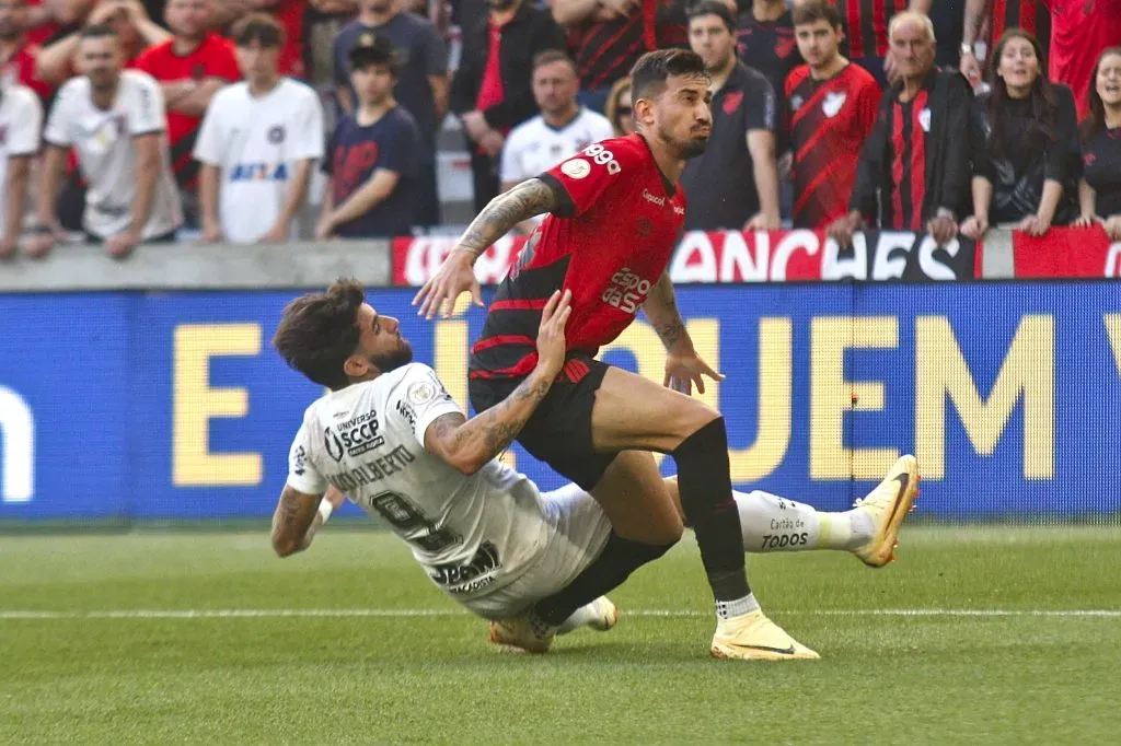 Pedro Henrique em partida contra o Corinthians. Foto: Gabriel Machado/AGIF