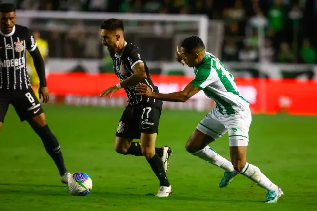 Igor Coronado foi titular contra o Juventude. Foto: Luiz Erbes/AGIF