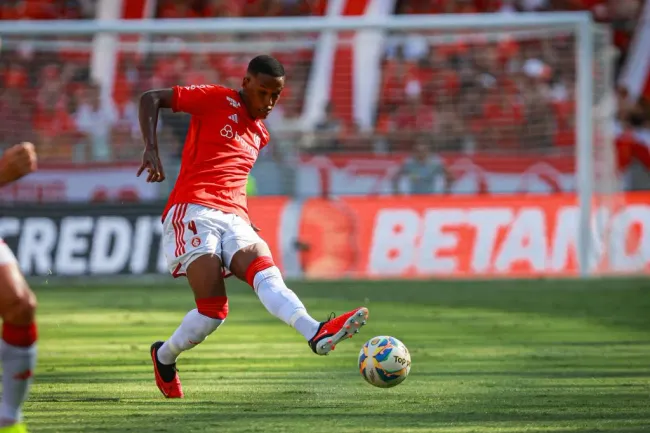 Robert Renan estava sem atuar desde a eliminação no Gauchão (Foto: Maxi Franzoi/AGIF)