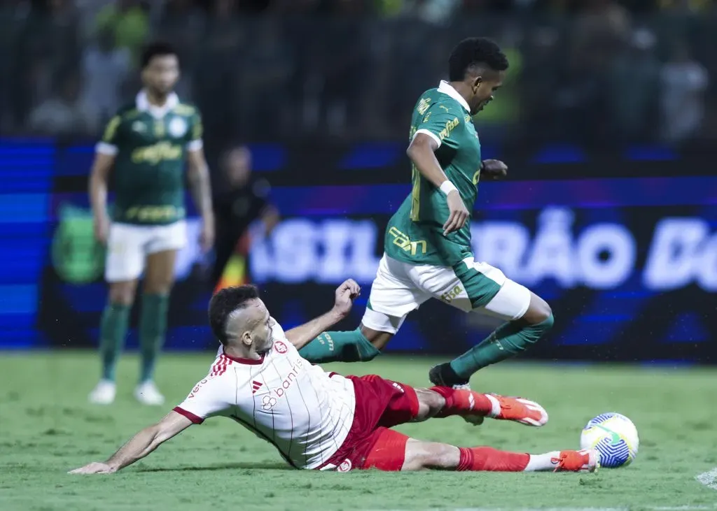 Estevão em campo pelo Palmeiras (Photo by Alexandre Schneider/Getty Images)