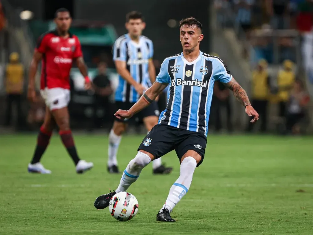 Jogador enfrentando o Brasil de Pelotas. Foto: Maxi Franzoi/AGIF