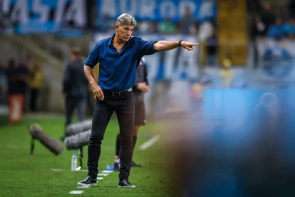 Técnico Renato dá orientações ao seu time contra o Athletico | FOTO: LUCAS UEBEL/GREMIO FBPA