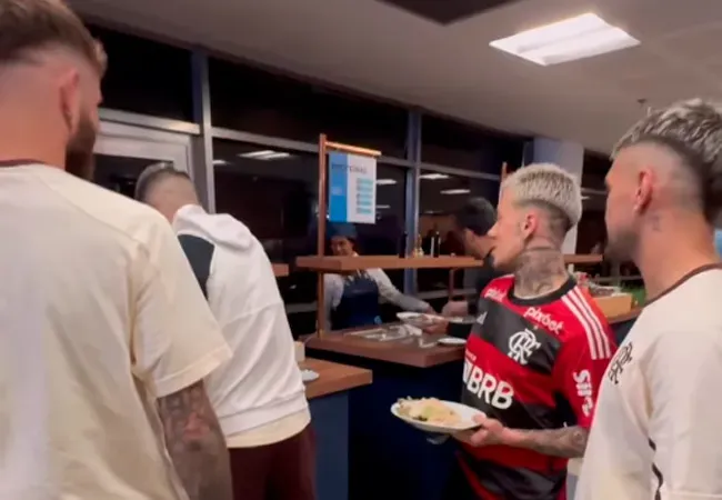 MC Daniel com jogadores do Flamengo. Foto: Reprodução/Acervo Pessoal