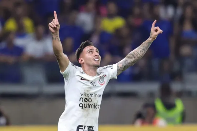 Corinthians descartou negociar o jogador (Foto: Gilson Lobo/AGIF)