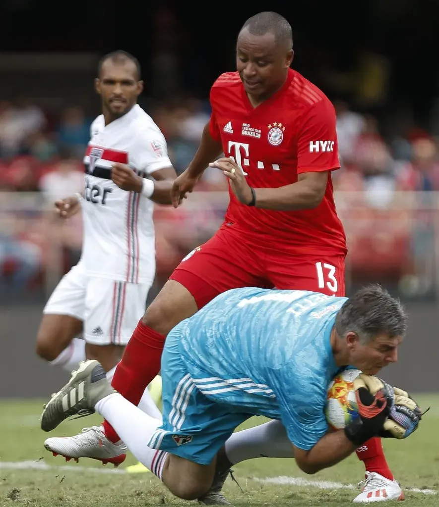 Zetti goalkeeper of Sao Paulo (Photo by Miguel Schincariol/Getty Images)