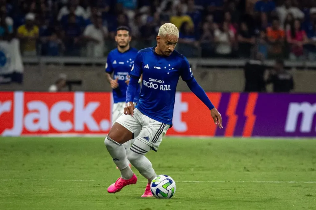 Matheus Pereira em ação pelo Cruzeiro. Foto: Fernando Moreno/AGIF