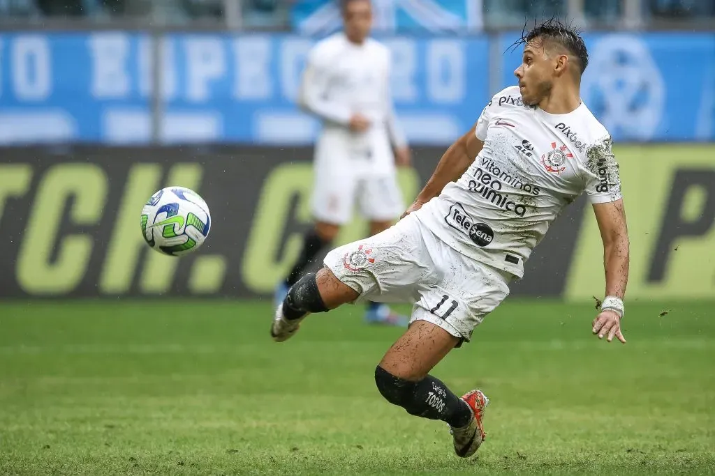 Ángel Romero em partida contra o Grêmio. (Photo by Pedro H. Tesch/Getty Images)