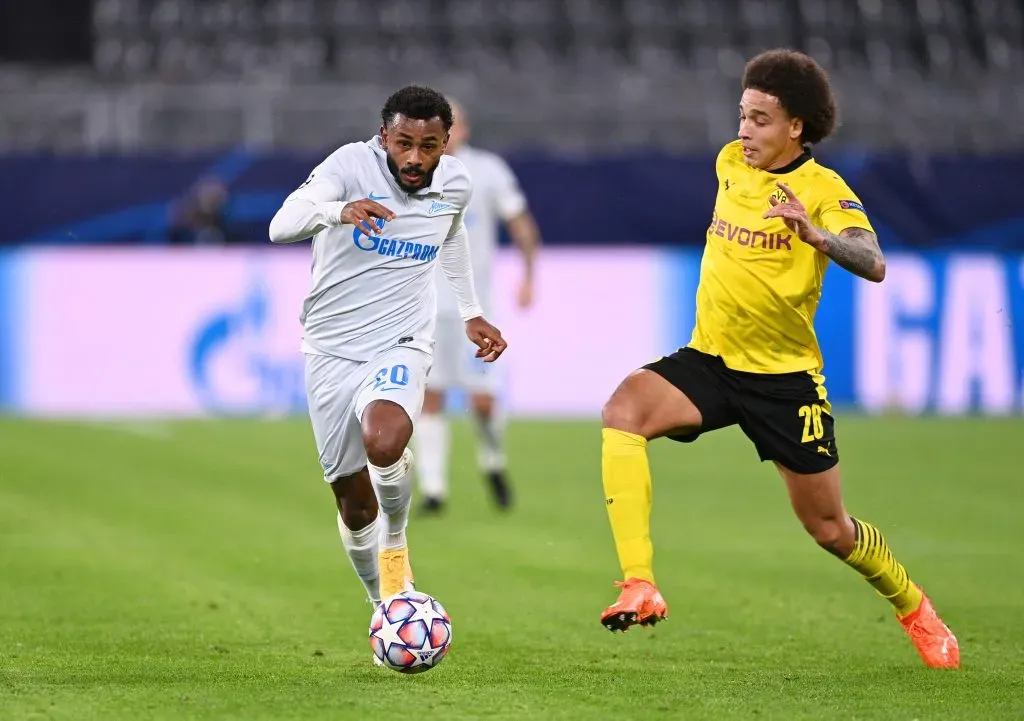 Wendel enfrentando o Dortmund (Photo by Lukas Schulze/Getty Images)